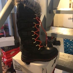 Guess snow boots